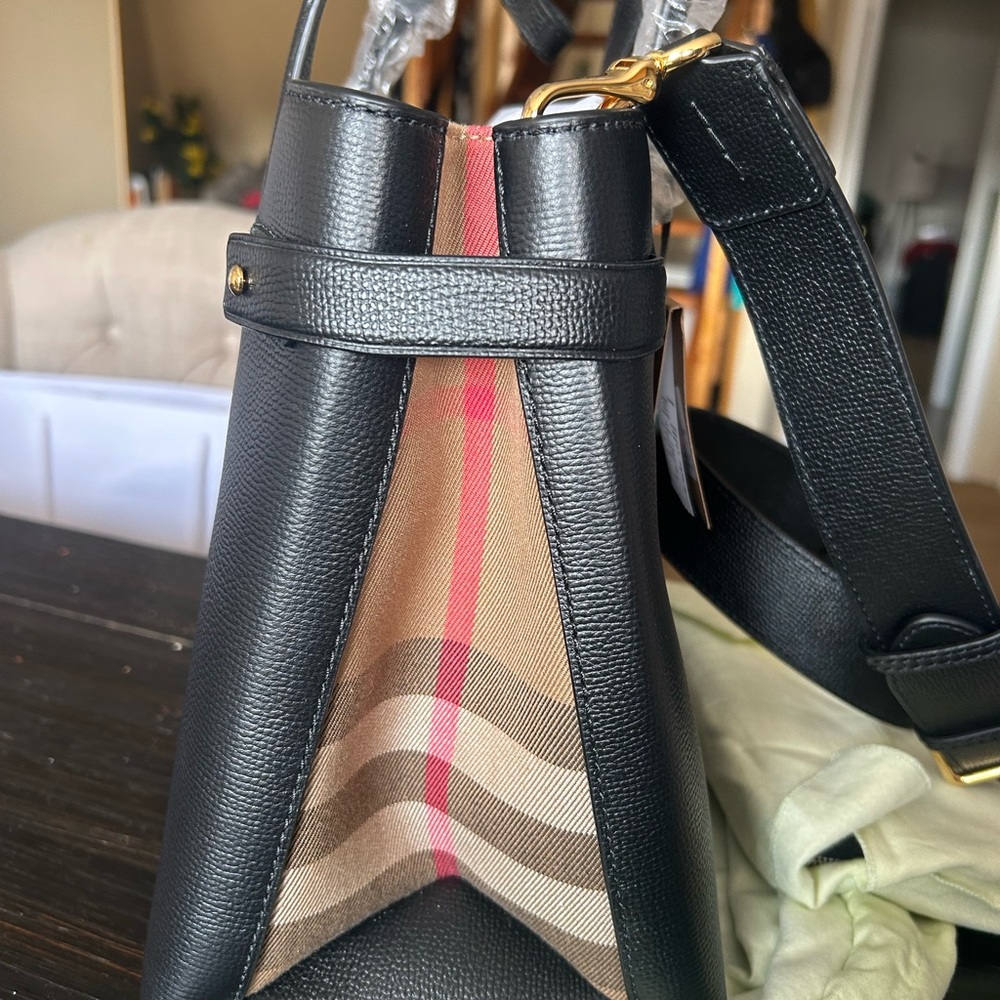 Brand new Burberry bag and wallet - Picture 7 of 11